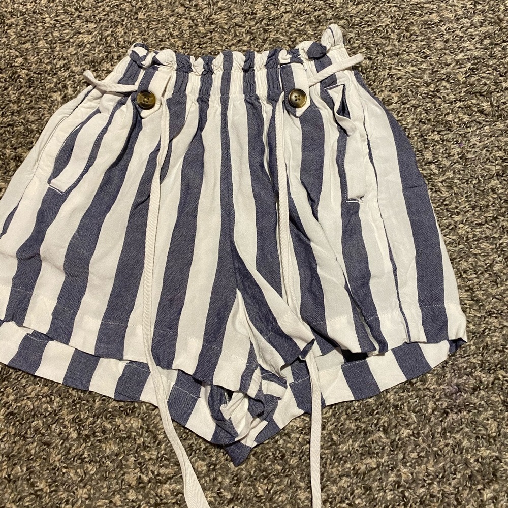 american eagle flowy shorts